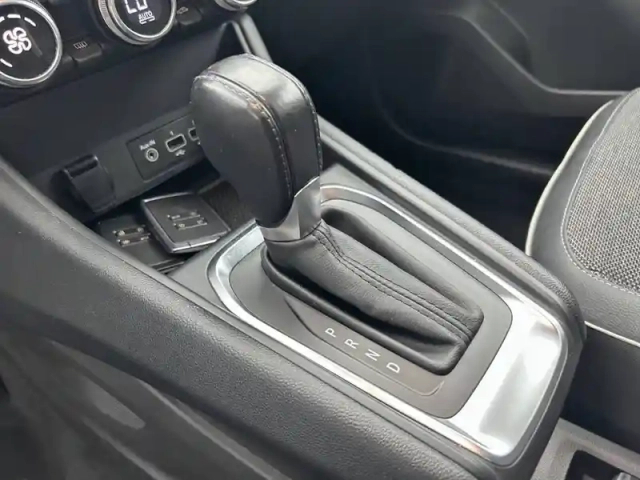 Renault Captur blue dci 115 edc — photo 34
