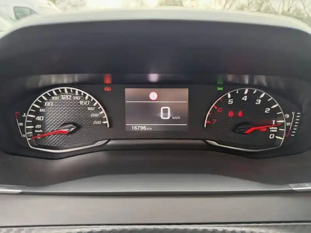 Peugeot 208 puretech 75 s&amp;s bvm5 — photo 10