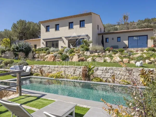 Tourrettes-sur-Loup : Propriété provençale moderne avec vue panoramique sur la mer et les collines