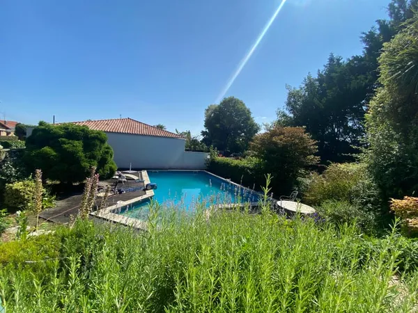 À Saint Paul les Dax, maison spacieuse avec piscine et espace professionnel aménageable