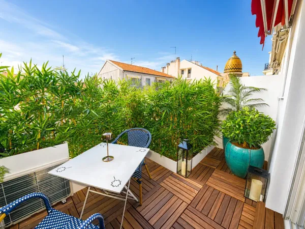 MAGNIFIQUE STUDIO AVEC TERRASSE/MUSICIENS
