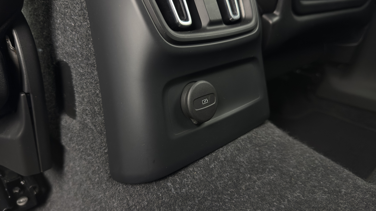 Volvo XC40 T5 Recharge 180+82 ch DCT7 — photo 38