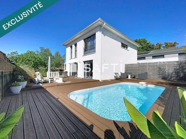 Maison contemporaine avec piscine, aucun travaux à prévoir : un vrai coup de coeur !