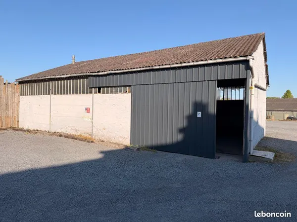 Hangar location