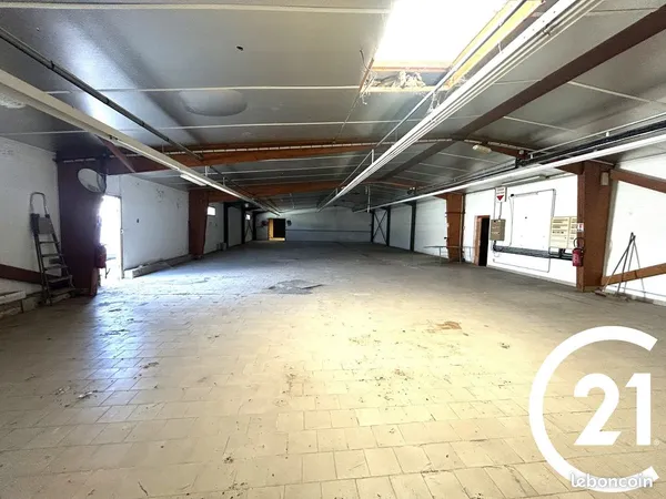 Local 300 m² MONTELIER