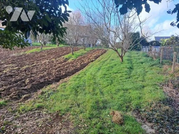 Terrain 618 m²