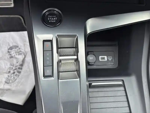 Peugeot 408 phev 225 e-eat8 first edition — photo 24