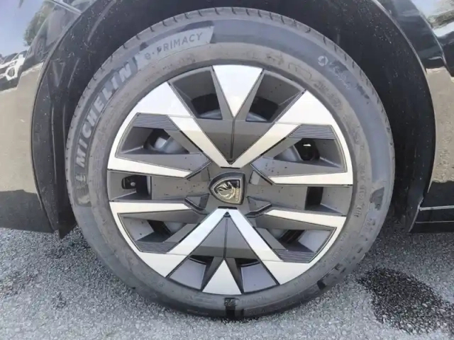 Peugeot 208 turbo 100 ch bvm6 — photo 13