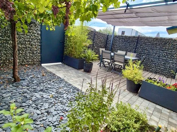 Maison récente (2020) - DPE A - 87 m² - 3 chambres - Garage et terrasses - BRINDAS (69126)