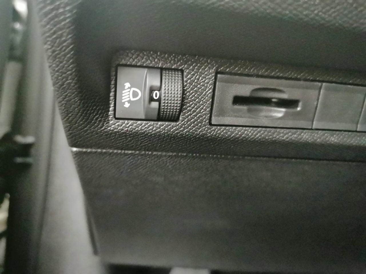 Peugeot 308 sw hybrid 145 e-dcs6 allure — photo 27