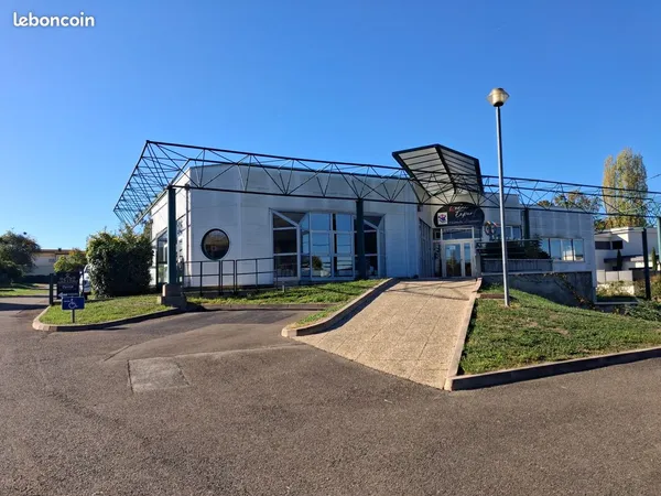 LOUE LOCAL COMMERCIAL 360m2 Rez de Chaussée