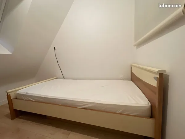 Une chambre en colocation / Étudiant, Jeune travailleur