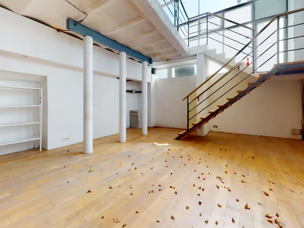 Local commercial 196 m²