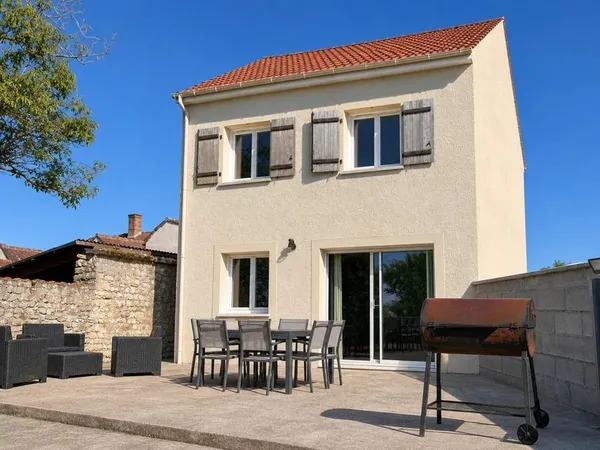 Maison récente avec 3 chambres et jardin