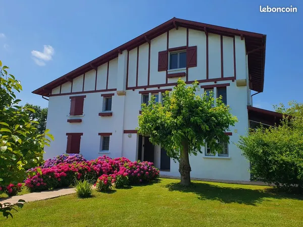 Appartement T4 avec jardin et piscine