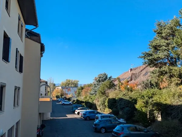 Vends place de parking dans une résplace de parking Se situe à 5 minutes à pied de la douane de foss