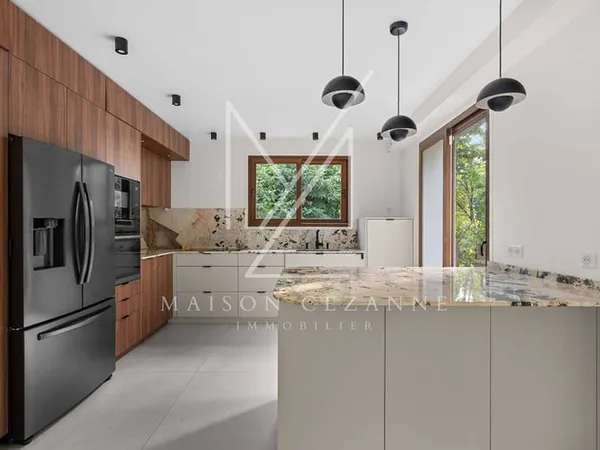 Maison 8 pièces 180 m²