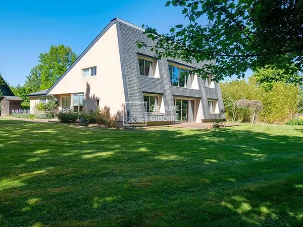 Maison 7 pièces 285 m²