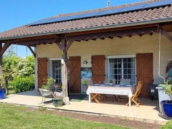 Charmante maison avec joli jardin arboré et marre