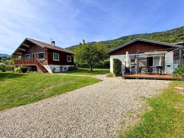 Ensemble immobilier avec habitation principale, dépendance et revenu locatif - Terrain de 1 004 m² A