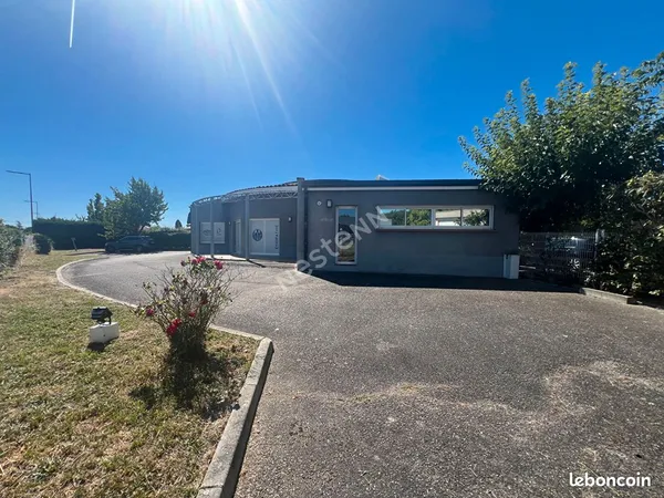 Bureaux 131 m² BRUGUIERES