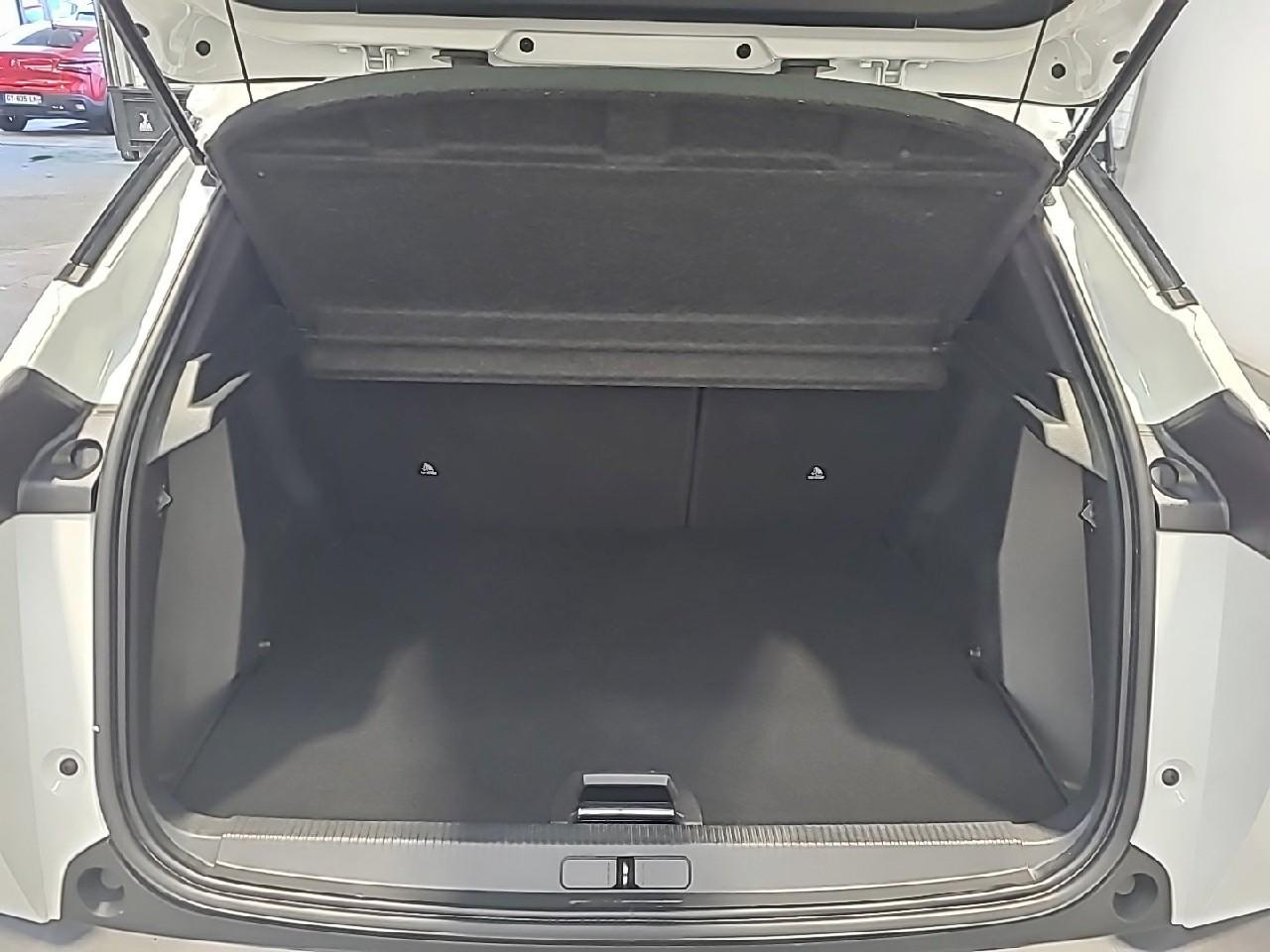 Peugeot 2008 puretech 130 s&s eat8 allure — photo 14