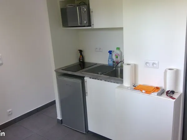 Location studio meublé 16m²