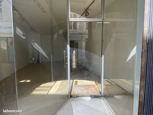 Local commercial La Rochefoucauld-en-Angoumois