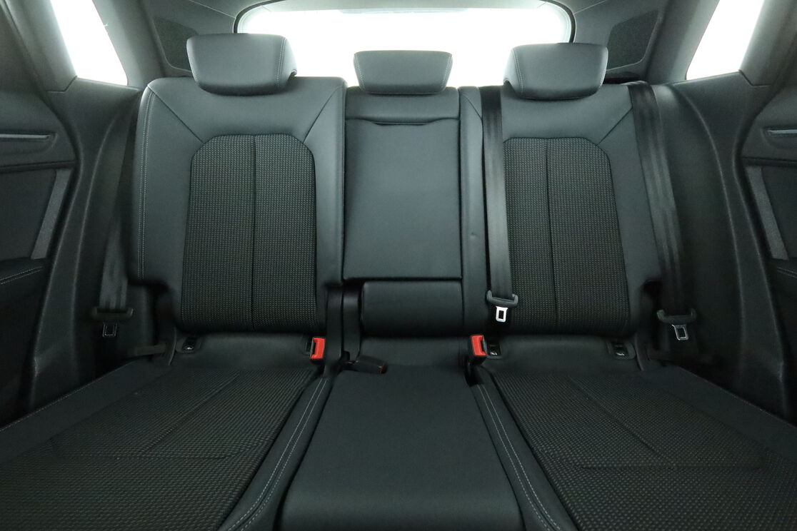 Audi Q3 35 TDI S Line Quattro — photo 14