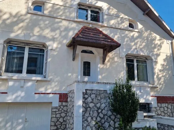 MAISON-130 m2 -6 pièces -terrain 400 m2