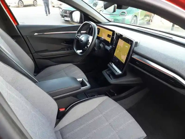 Renault Megane e-tech ev60 220 ch optimum charge — photo 14