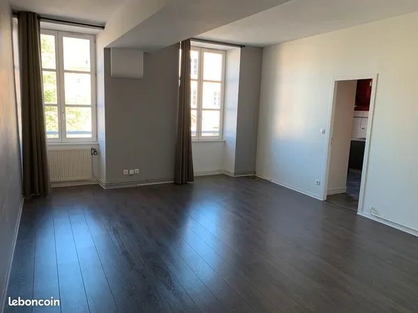 Loue appartement centre ville
