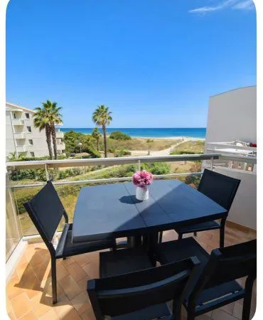 🌸 Studio avec balcon sur plage avec vue mer • WIFI • piscine