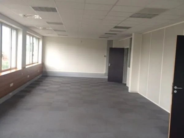 Bureau et espace de travail Location Toulouse 229m² 2531€