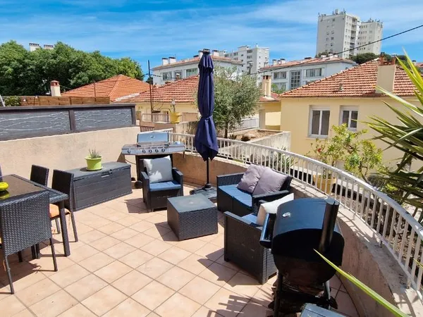 Toulon ouest - 130 000 - investissement locatif - duplex avec terrasse de 21 m² et parking privatif 