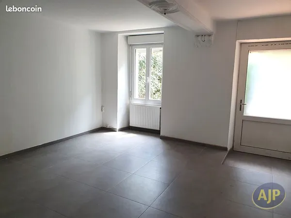 Local 44 m² CARQUEFOU
