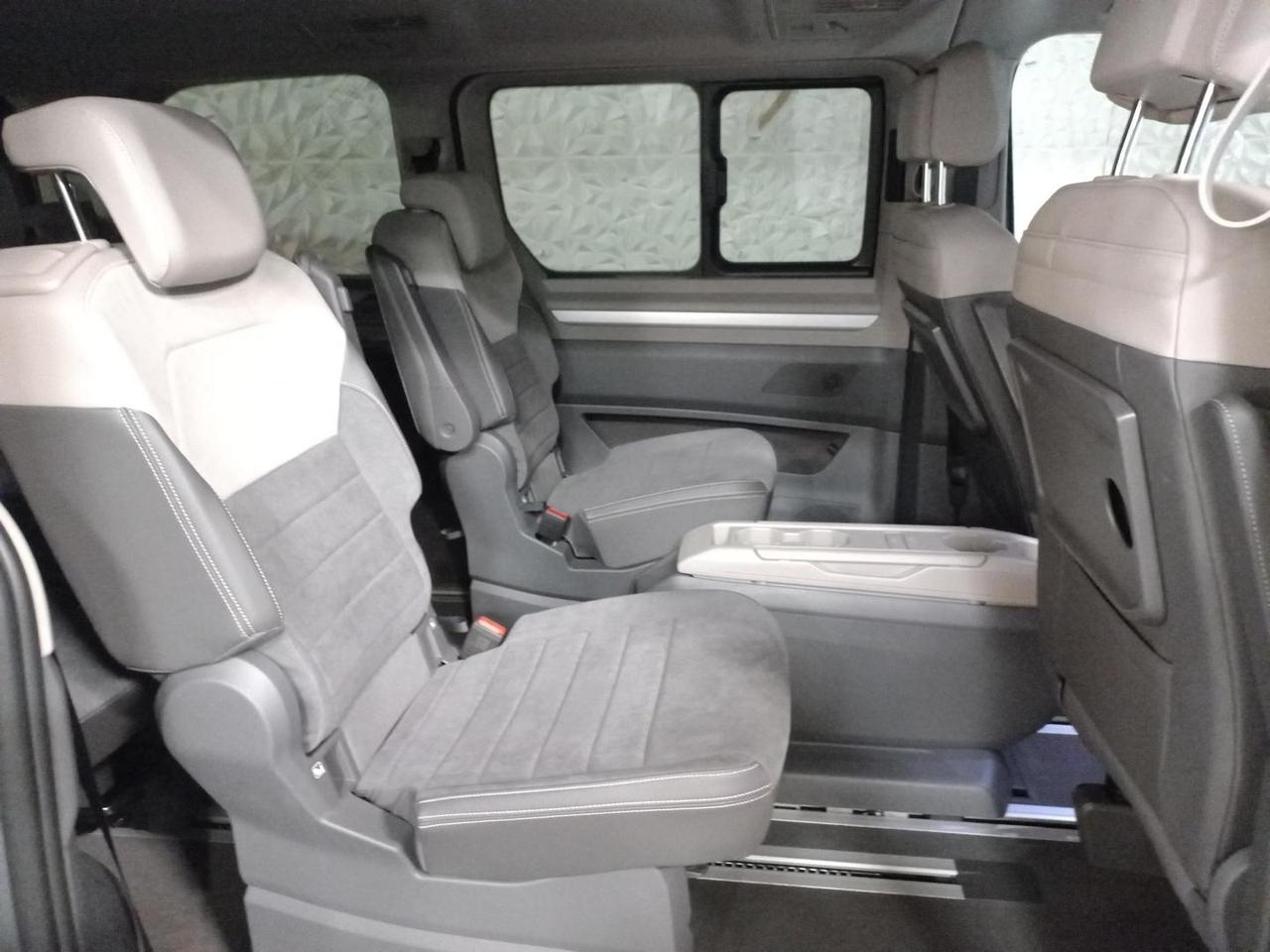 Volkswagen Utilitaires Multivan Court 1.5 eHybrid 245 4Motion DSG6 — photo 18