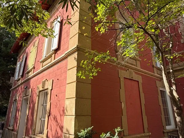 LA LONDE-LES-MAURES (83250) - BIEN DE CARACTÈRE DU XVIlle SIÈCLE - 2 TERRASSES