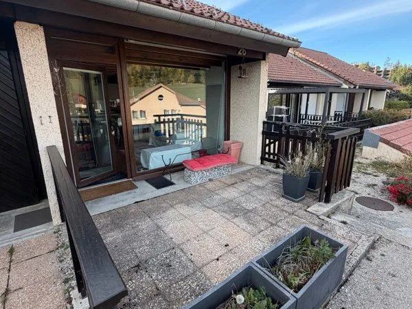 Les Hôpitaux-Neufs à 5 min de Métabief— Duplex rénové, deux terrasses et garage