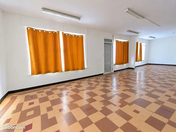 Local commercial 78 m² CALAIS
