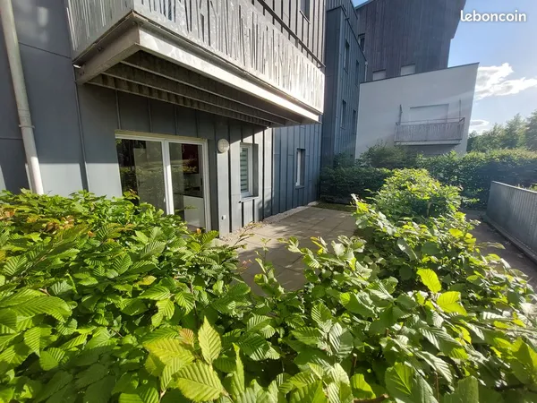 Appartement 2 pièces de 47m2 avec jardinet clos et stationnement sécurisé