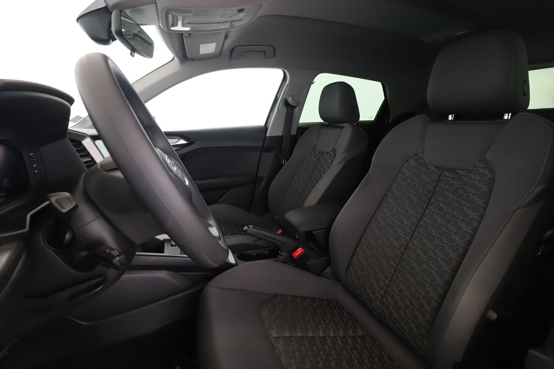 Audi A1 Sportback 35 TFSI S Tronic 7 — photo 9