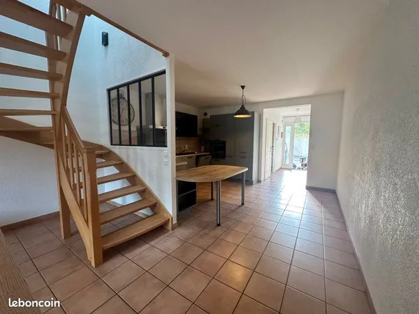 T4 duplex meublé de 91m2 avec une grande terrasse, cave et 2 places de parking - Charvonnex