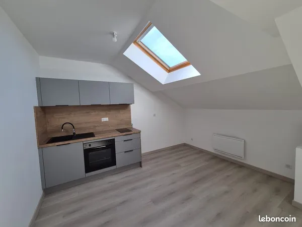 49 m2 - 3ème étage avec clim - Proximité tous commerces et gare