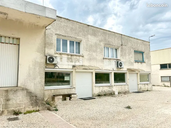Maison 8 pièces 318 m²