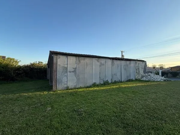 Local 2 pièces 200 m²