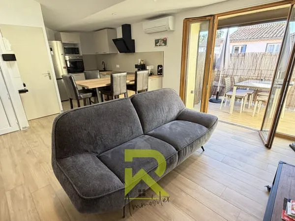 AGDE -- Un appartement entièrement rénové avec terrasse au de