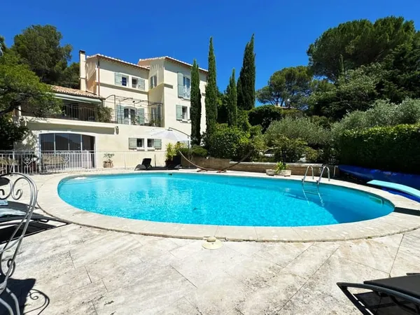 Bastide provençale avec piscine et appartement indépendant à Beaucaire