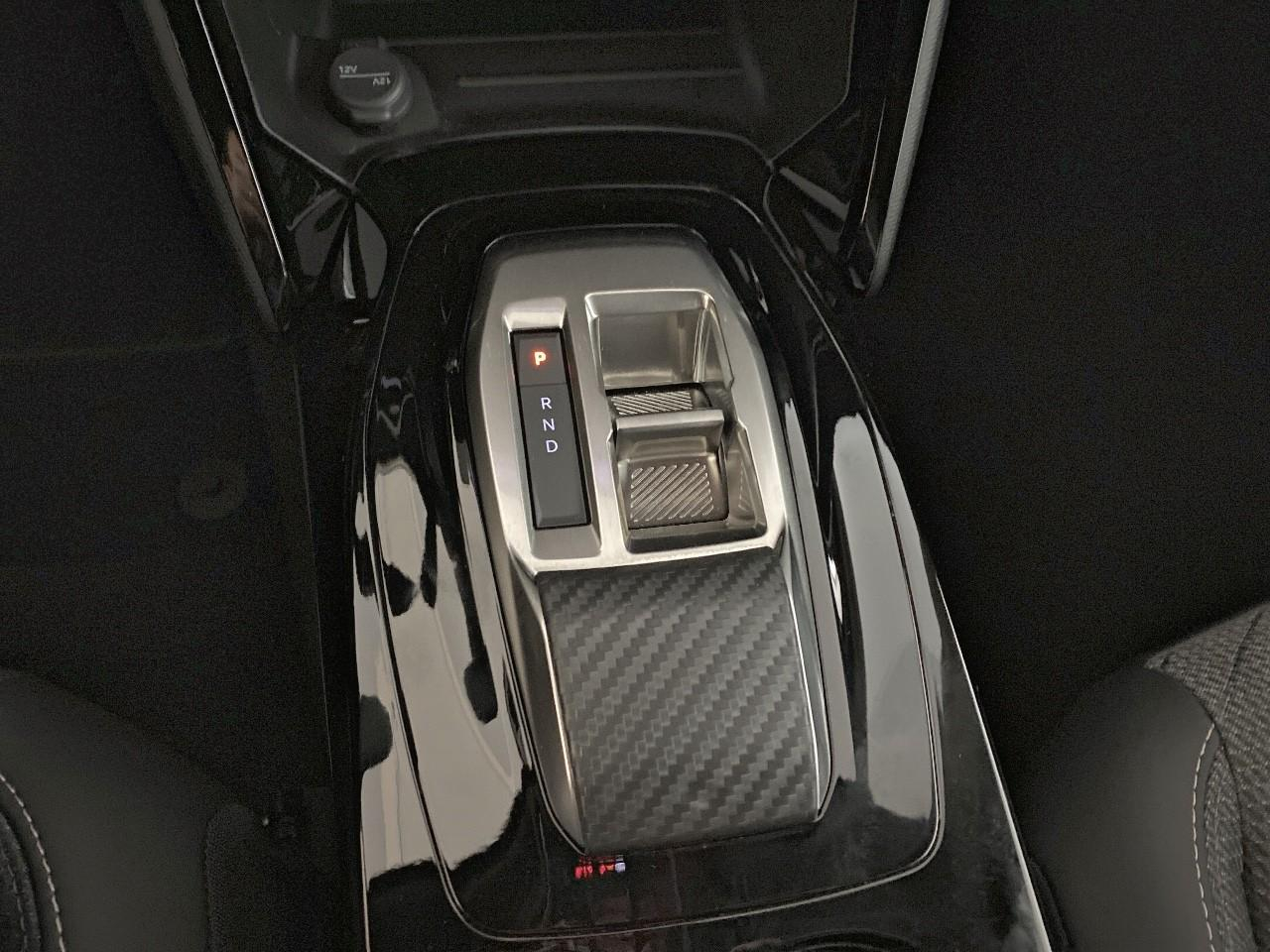 Peugeot 2008 hybrid 145 ch e-dcs6 allure — photo 17