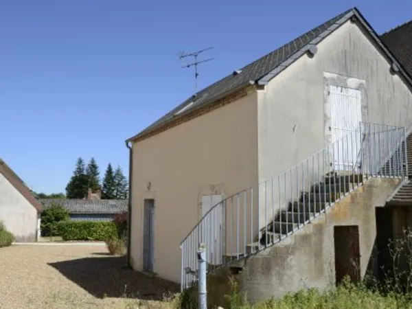 Votre agence France Loire Aubigny S/Nère vous propose cette maison à la location sur la commune de S